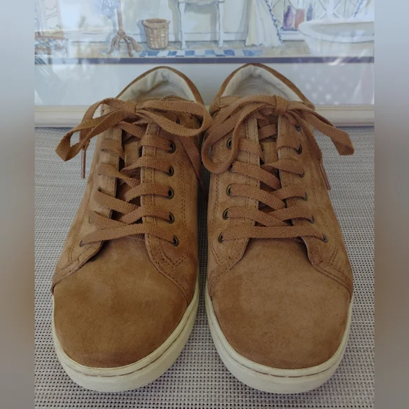 UGG Australia "Tomi" Chestnut Suede Casual Shoes. Size 9.5. Very Good Condition. - Picture 2 of 10